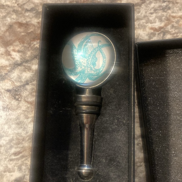 Wine Bottle Stopper - Picture 5 of 7